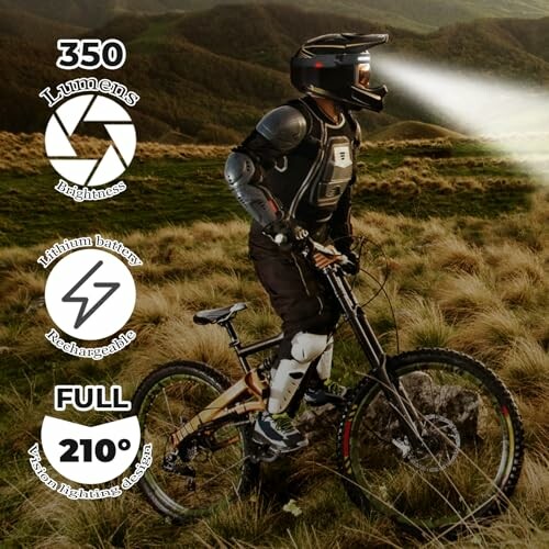 Mountainbiker mit Helmlicht in Landschaft